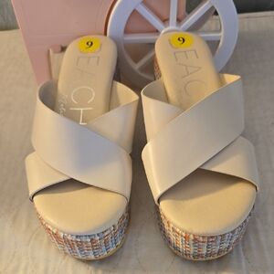 Beach By Matisse Cream Wedge Sandals Size 9